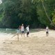 18- Partie de petanque sur la plage de Teapaa 